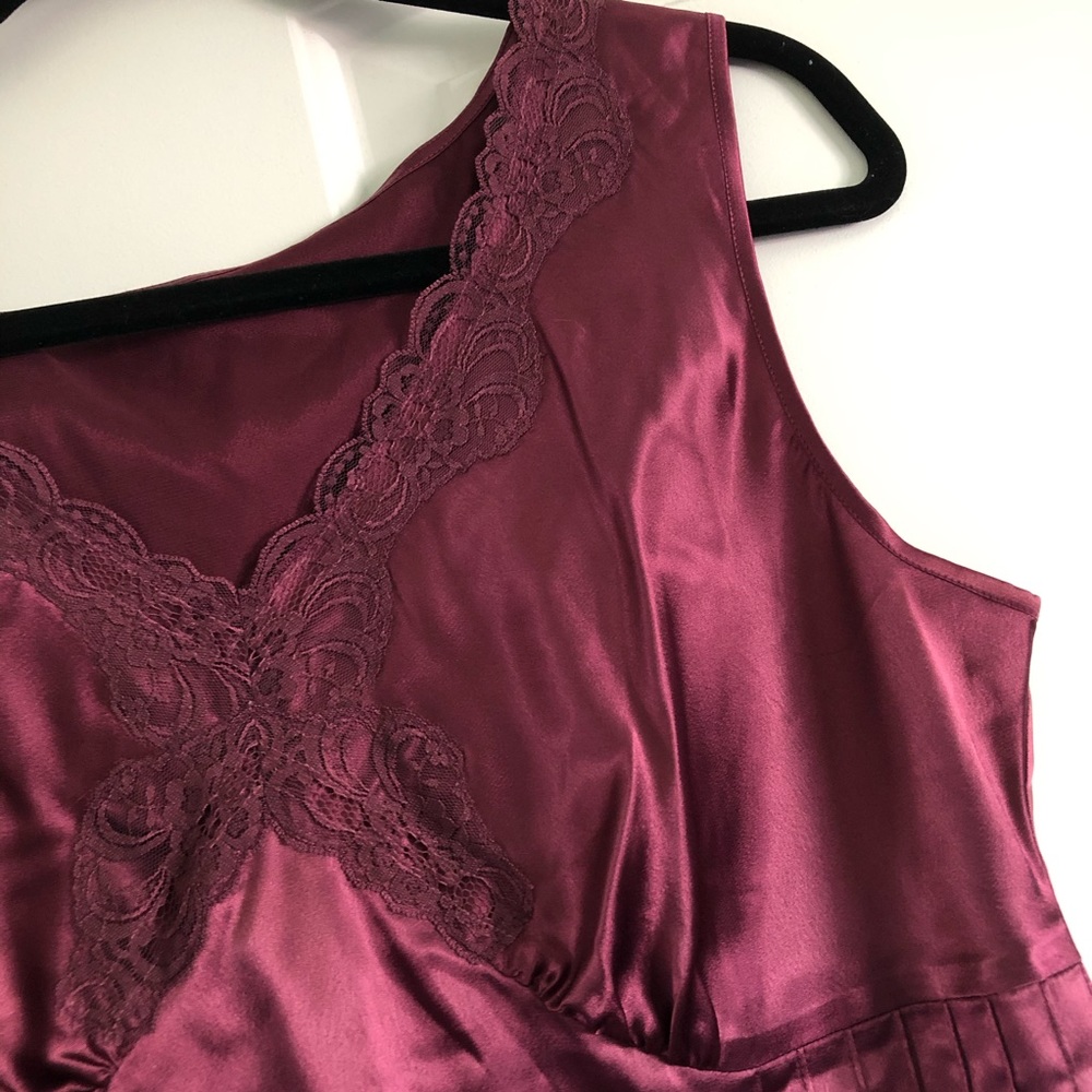 Purple lace satin tank - Picture 3 of 4